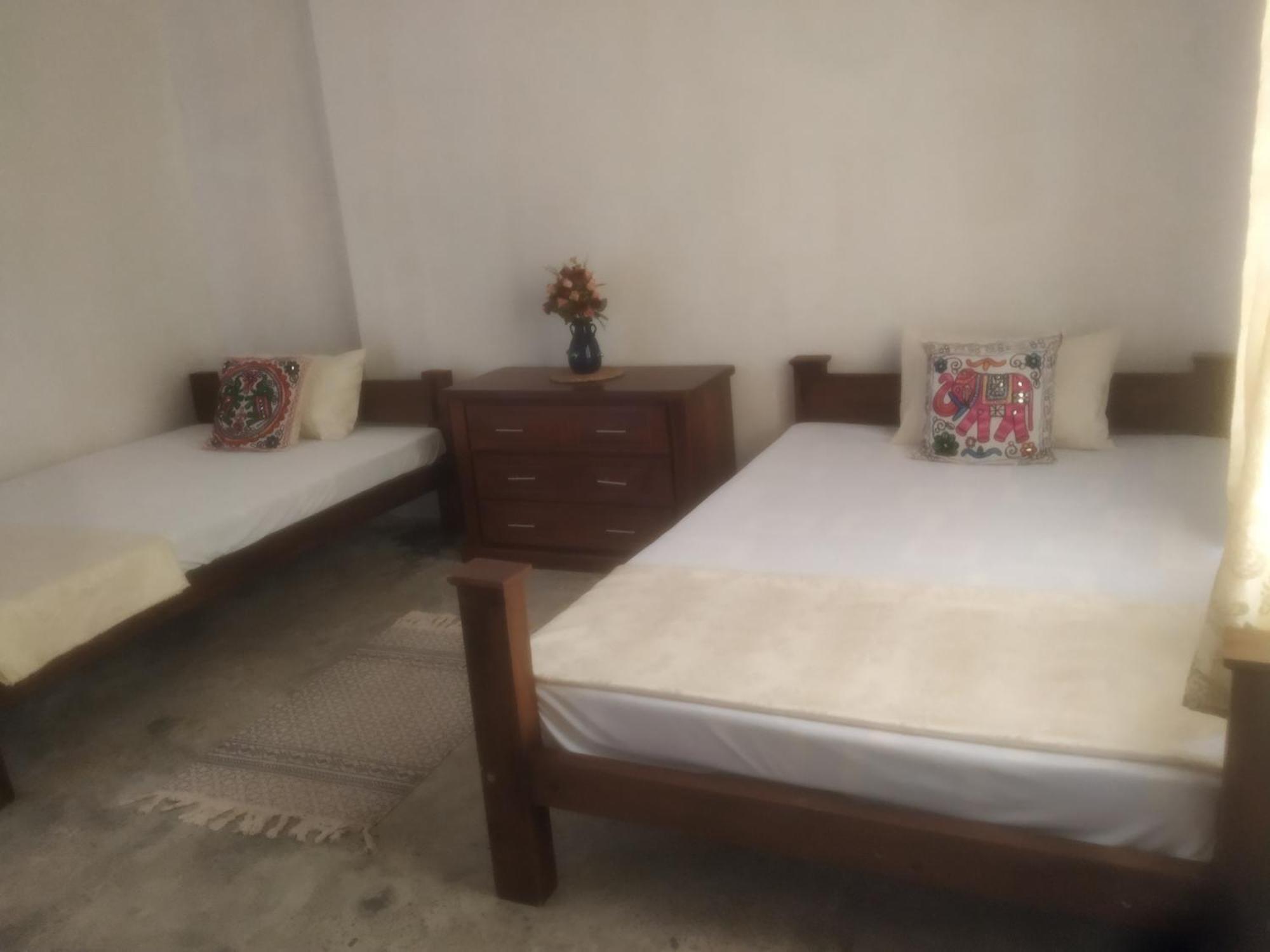 Barefoot Inn Kandy Exteriör bild